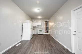 3014 W 10th St, Unit 2 in Indianapolis, IN - Foto de edificio - Building Photo