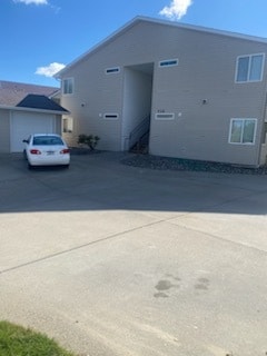 property at 712 Oakmont Rd