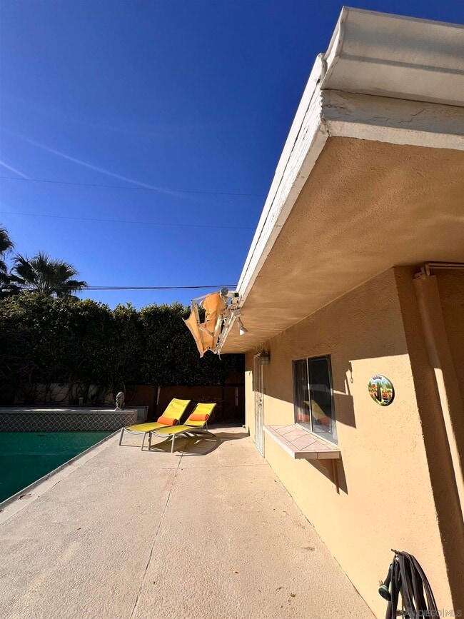 property at 1225 E Buena Vista Dr