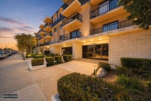 12400 Montecito Rd, Unit 209 in Seal Beach, CA - Building Photo