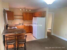 94 Western Ave in Augusta, ME - Building Photo