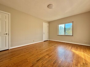 4344 Kirby Ave in Cincinnati, OH - Foto de edificio - Interior Photo