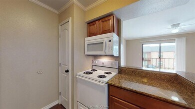 904 University Oaks Blvd, Unit 22 in College Station, TX - Building Photo - Building Photo