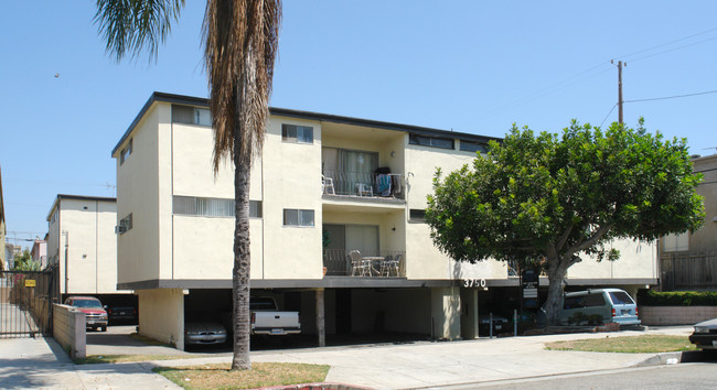 3750 Midvale Ave in Los Angeles, CA - Foto de edificio - Building Photo