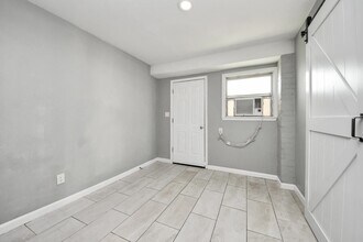 7919 Brays St in Houston, TX - Building Photo - Building Photo