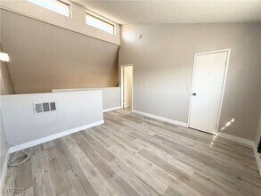 5187 Garden Ln, Unit A in Las Vegas, NV - Foto de edificio - Building Photo