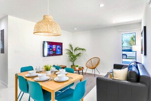 2110 NW 66th St in Miami, FL - Building Photo