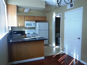 Parkside Townhomes Apartments in Sacramento, CA - Foto de edificio - Interior Photo