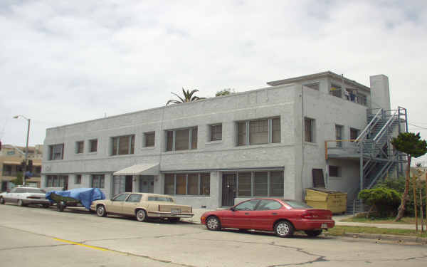 701 Linden Ave in Long Beach, CA - Foto de edificio - Building Photo