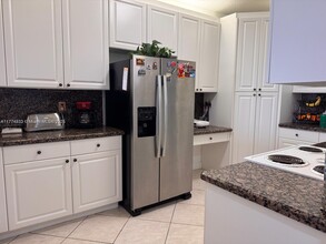 10720 NW 66th St in Doral, FL - Building Photo - Building Photo