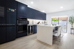 5442 W 27th Ave in Hialeah, FL - Building Photo