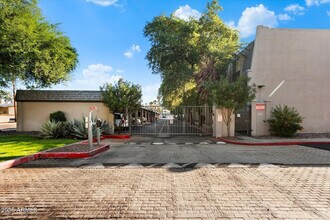 1018 E Osborn Rd in Phoenix, AZ - Building Photo - Building Photo