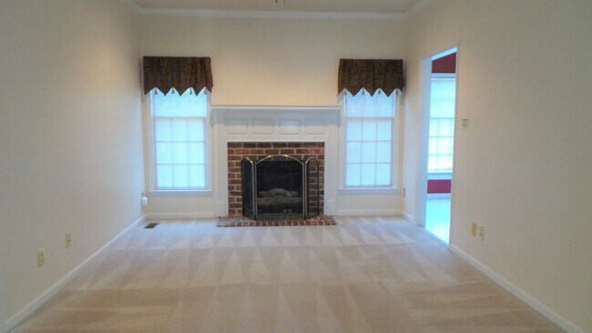 223 Oakland Dr in Burlington, NC - Building Photo - Building Photo