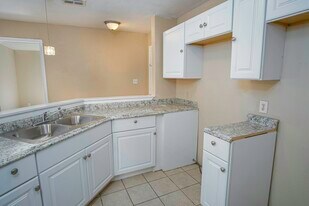 717 N Colorado St in San Antonio, TX - Building Photo