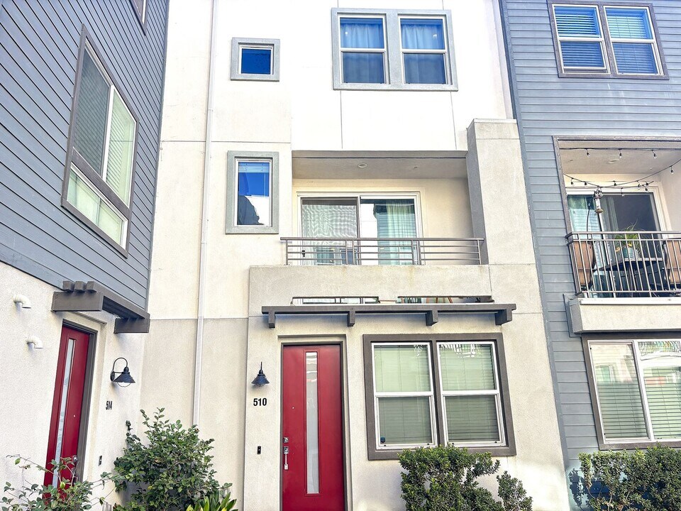 2564 S Escondido Blvd in Escondido, CA - Building Photo