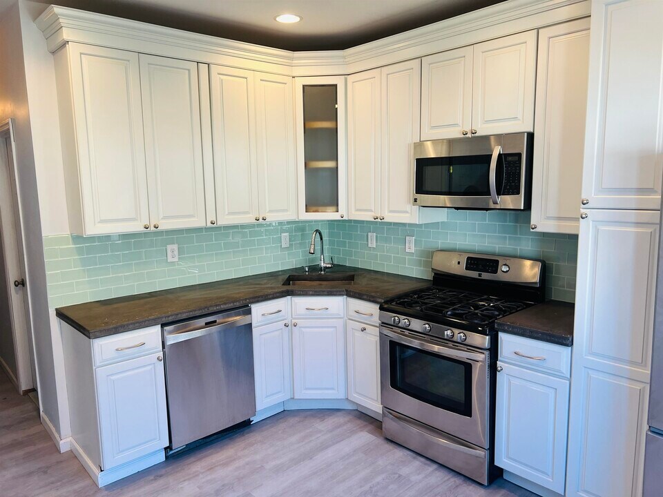 301 John F. Kennedy Blvd in Bayonne, NJ - Building Photo