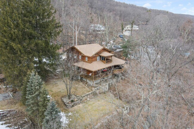 58 Deer Trail N in Greenwood Lake, NY - Building Photo - Building Photo