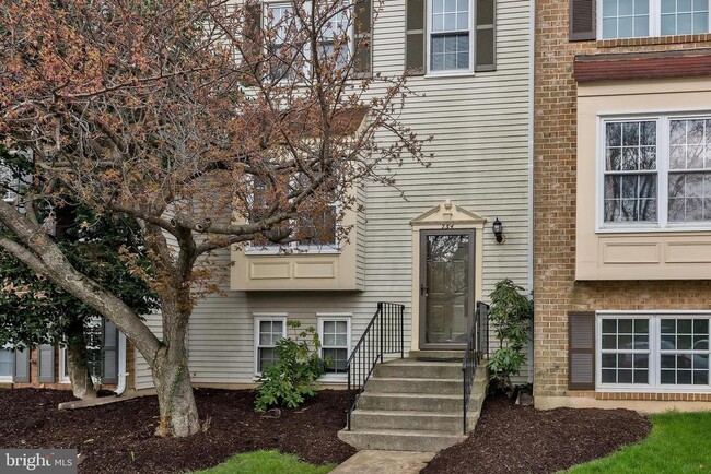 property at 734 Ivy League Ln