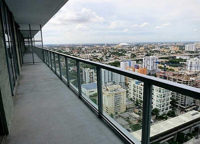 79 SW 12th St, Unit 3609 in Miami, FL - Foto de edificio - Building Photo