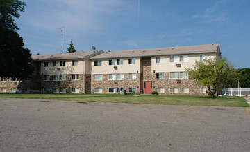 Delta Village Apartments in Lansing, MI - Foto de edificio - Building Photo