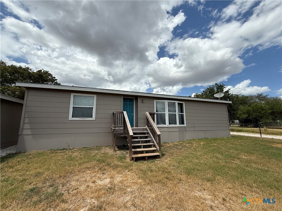 1045 Ferryboat Ln in New Braunfels, TX - Foto de edificio