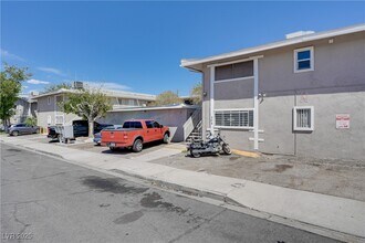304 Orland St in Las Vegas, NV - Building Photo - Building Photo