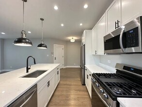 2636 W Carmen Ave, Unit 3W in Chicago, IL - Foto de edificio - Building Photo