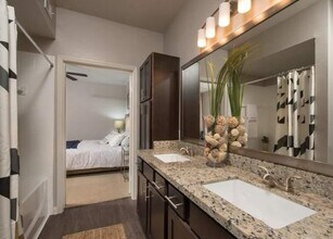 3300 Sage Rd in Houston, TX - Building Photo - Building Photo