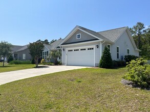 3320 Player Ln in Morehead City, NC - Foto de edificio - Building Photo
