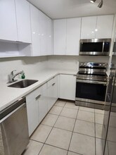 9970 N Kendall Dr in Miami, FL - Building Photo - Building Photo