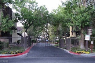 504 Delfern Ln in Las Vegas, NV - Building Photo