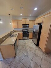 302 Blossom Rock Ln in Folsom, CA - Foto de edificio - Building Photo