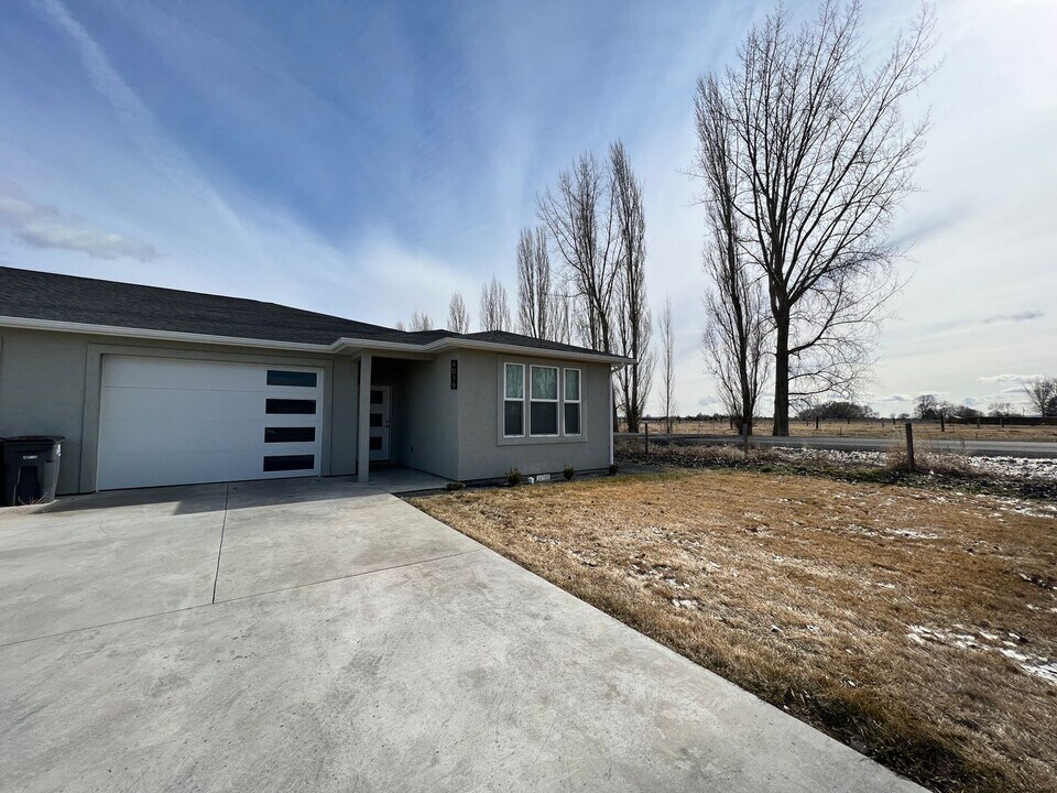 4019 Quinn Dr NE in Moses Lake, WA - Foto de edificio