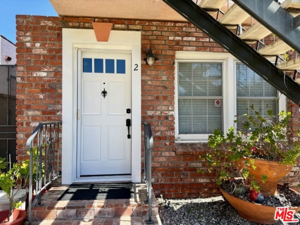 1540 S Carmelina Ave in Los Angeles, CA - Building Photo
