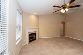 10341 Shelby Creek Rd N in Jacksonville, FL - Foto de edificio - Building Photo