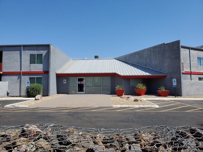 Ocotillo Apartments - Utilities Included in Phoenix, AZ - Foto de edificio - Building Photo