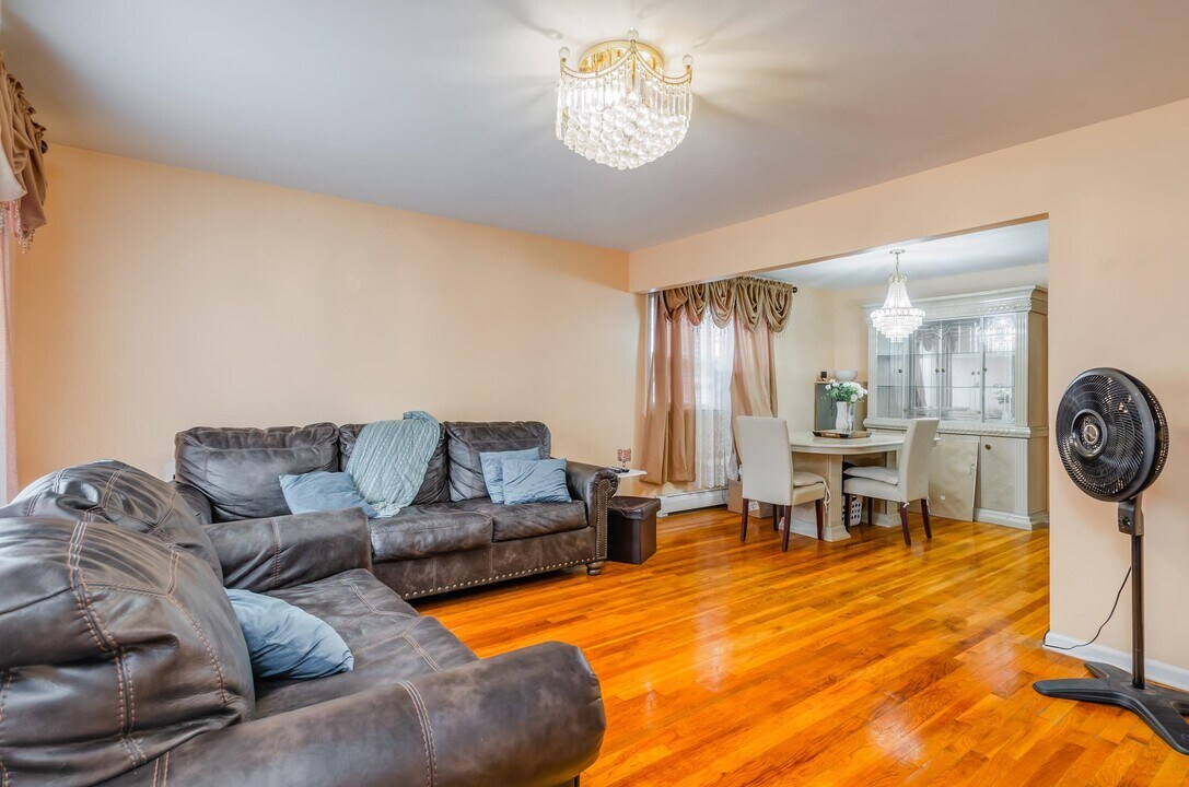 310 Cator Ave in Jersey City, NJ - Building Photo