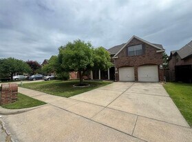 125 Whitney Dr in Hickory Creek, TX - Building Photo