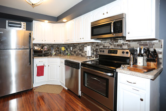 Village Pines Apartments in Orchard Park, NY - Foto de edificio - Interior Photo