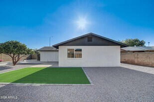 687 N Jackson St in Chandler, AZ - Building Photo