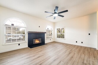 2609 Autumn Blaze Ave in Henderson, NV - Foto de edificio - Building Photo