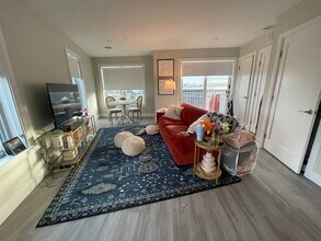 200 Old Colony Ave in Boston, MA - Foto de edificio - Building Photo