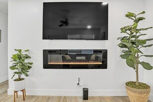 1598 NE 38th St in Oakland Park, FL - Building Photo