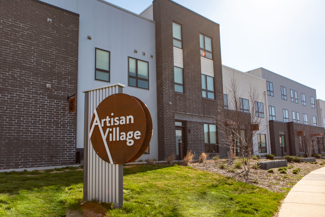 Artisan Village in Fitchburg, WI - Foto de edificio