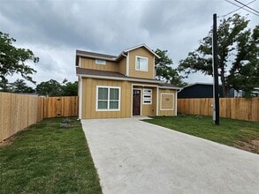 169 Chickasaw in Smithville, TX - Building Photo - Building Photo