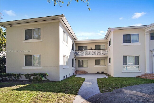 1557 S Le Jeune Rd-Unit -2 in Miami, FL - Building Photo - Building Photo