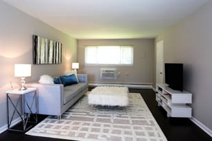 Laurel Manor Apartments in Secane, PA - Building Photo