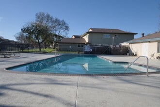 1214 Sycamore Dr in Antioch, CA - Building Photo - Building Photo