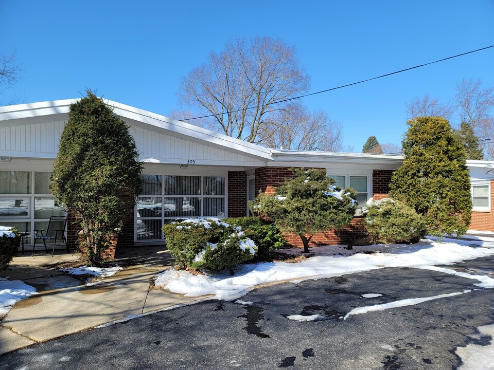 305 Church St in Yorkville, IL - Building Photo