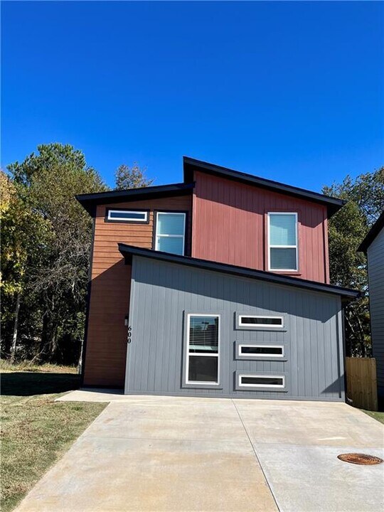 600 Pacific Ave in Centerton, AR - Building Photo